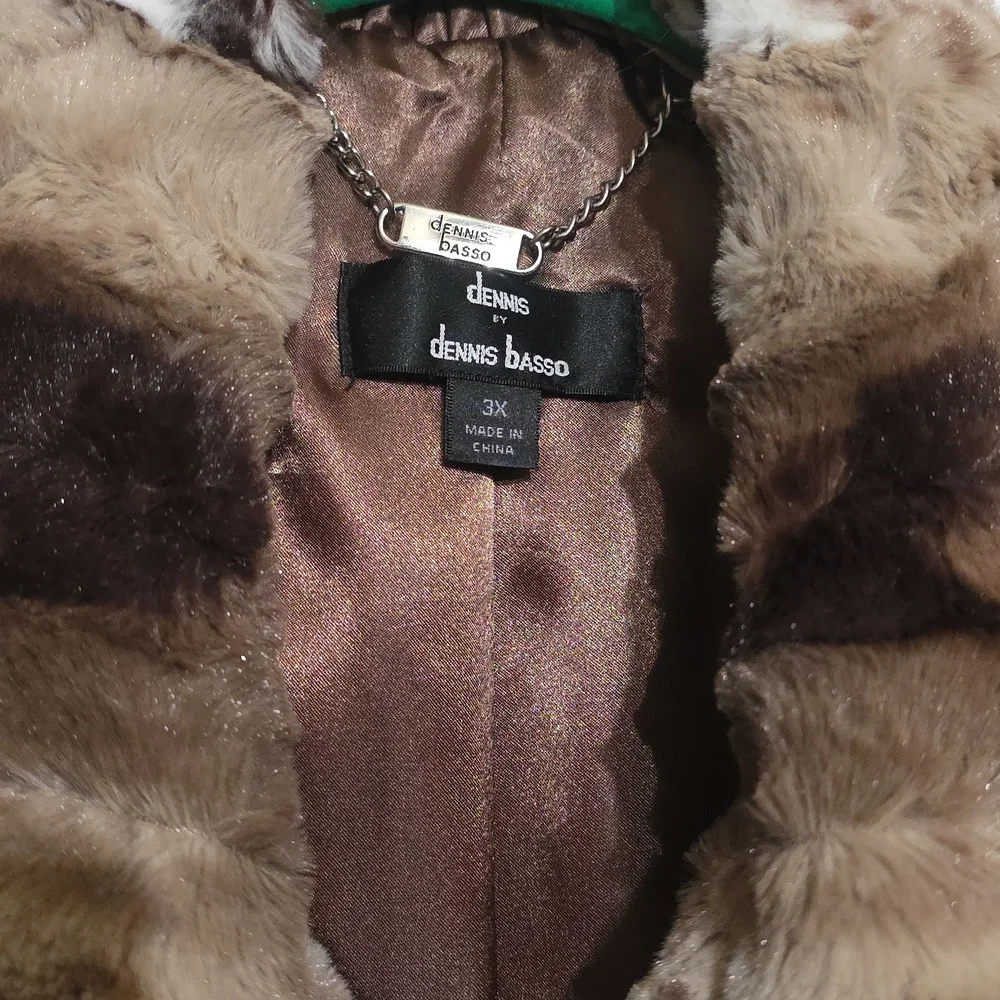 Dennis Basso Luxurious Brown and Cream Teddy Jacket - Picture 2 of 7